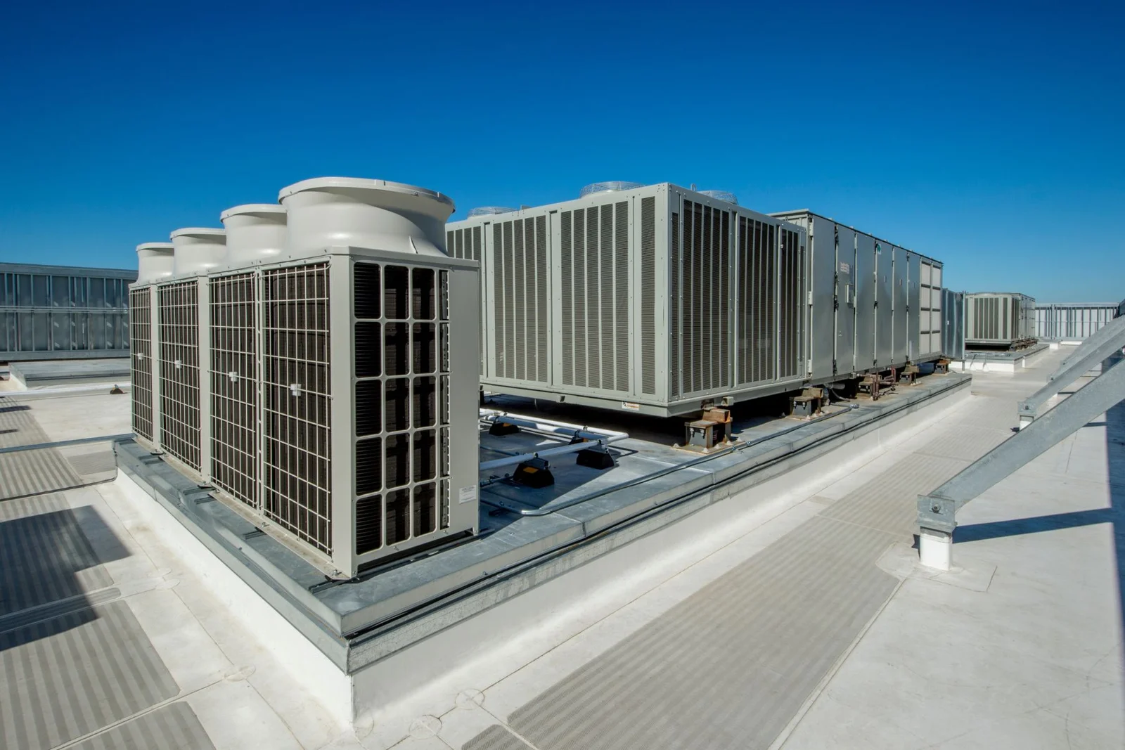 Commercial HVAC Installation technician at work in Roswell, GA